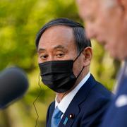 Japans premiärminister Yoshihide Suga på presskonferensen med Joe Biden. 