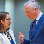 Polens finansminister Magdalena Rzeczkowska och Frankrikes finansminister Bruno Le Maire.