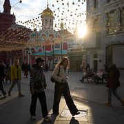 Gående nära Kreml i Moskva.