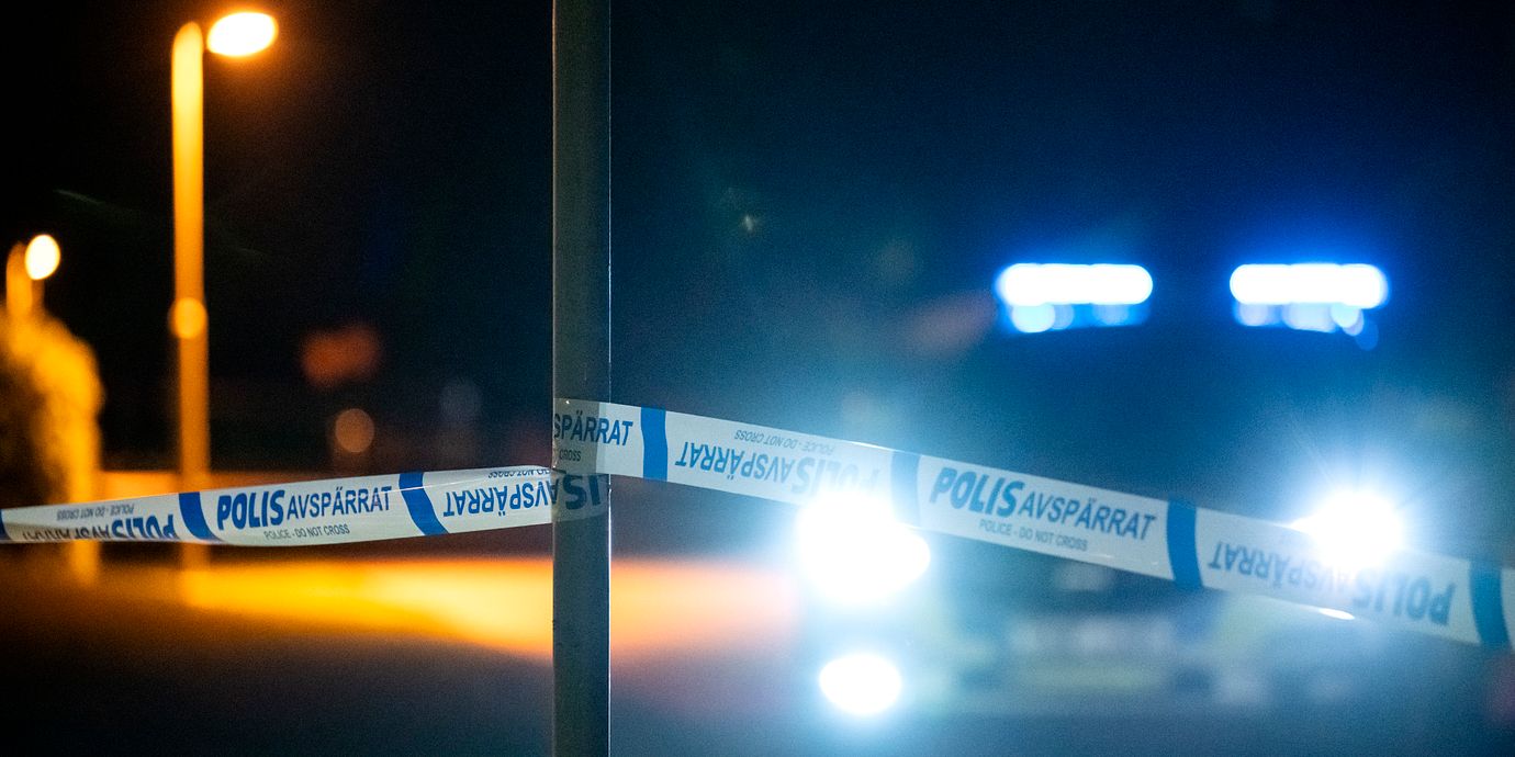 Genrebild på polisbil och avspärrningar. Bilden har ingen koppling till innehållet i artikeln.