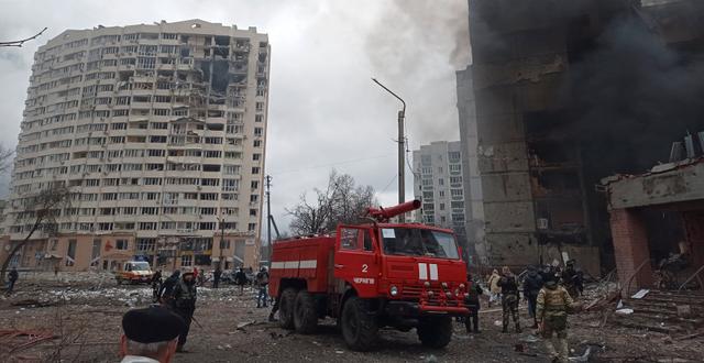 Bränder efter en attack mot staden Chernigiv. Dmytro Kumaka / AP