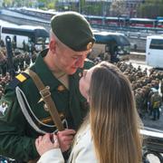 En ung rysk soldat under militärparad i Moskva, 9 maj.