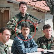 Hashim Thaci med andra medlemmar i UCK-gerillan 1999.