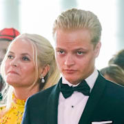 Marius Borg Høiby och kronprinsessan mette Mette-Marit. 