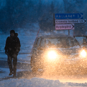 Halt och snöigt för morgontrafiken på väg 55 utanför Enköping/SMHI:s varning.