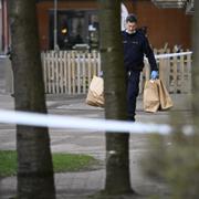 Polis och kriminaltekniker på plats på Planteringen i Helsingborg.