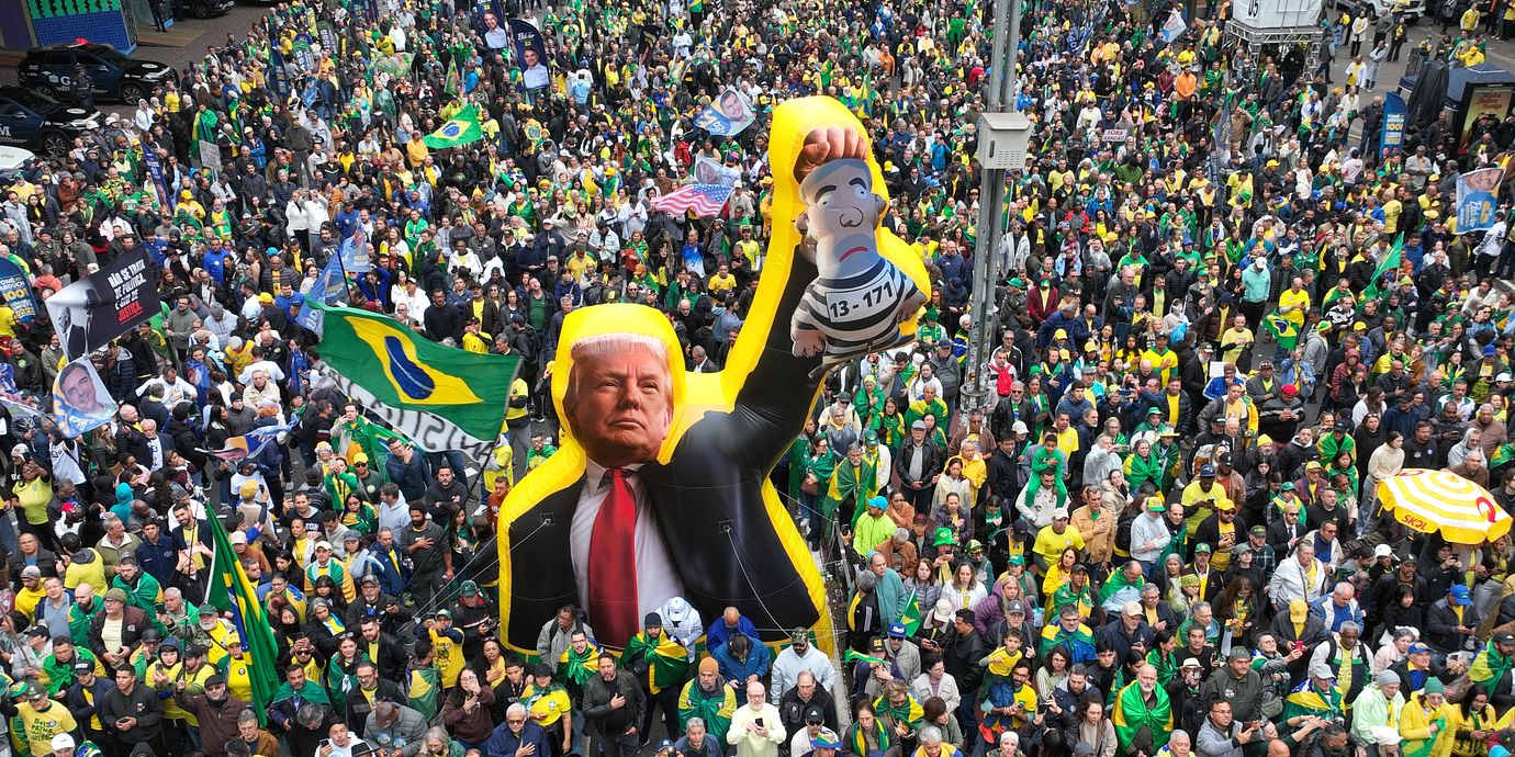 Bolsonaroanhängare i São Paulo visade sitt stöd för Trump under firandet av självständighetsdagen i september.