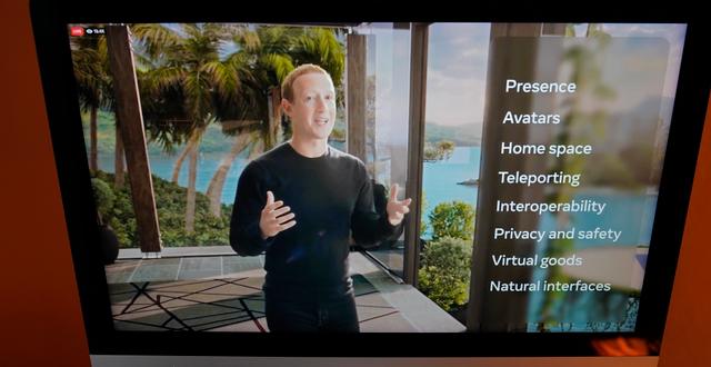 Facebooks vd och grundare Mark Zuckerberg presenterar planerna för bolagets metaversum.  Eric Risberg / AP