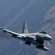 Ett stridsflyg av modellen Typhoon. Under tisdagen meddelade Storbritannien att man skickar stridsflyg till Saudiarabien efter att huthiernas angrepp mot landet fortsatt.