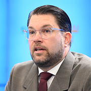 C-ledaren Elisabeth Thand Ringqvist och SD-ledaren Jimmie Åkesson.