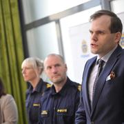 Civil utredare Madeleine Svärd,  polisinspektör Linda Jystrand , polisinspektör Roger Stenqvist  och kammaråklagare Henrik Nordquist vid fredagens presskonferens på Rättscentrum i Malmö i samband med att åtal för grovt bedrägeri väcks mot fyra personer efter den omtalade springnotan från restaurang Atmosfär i julas.