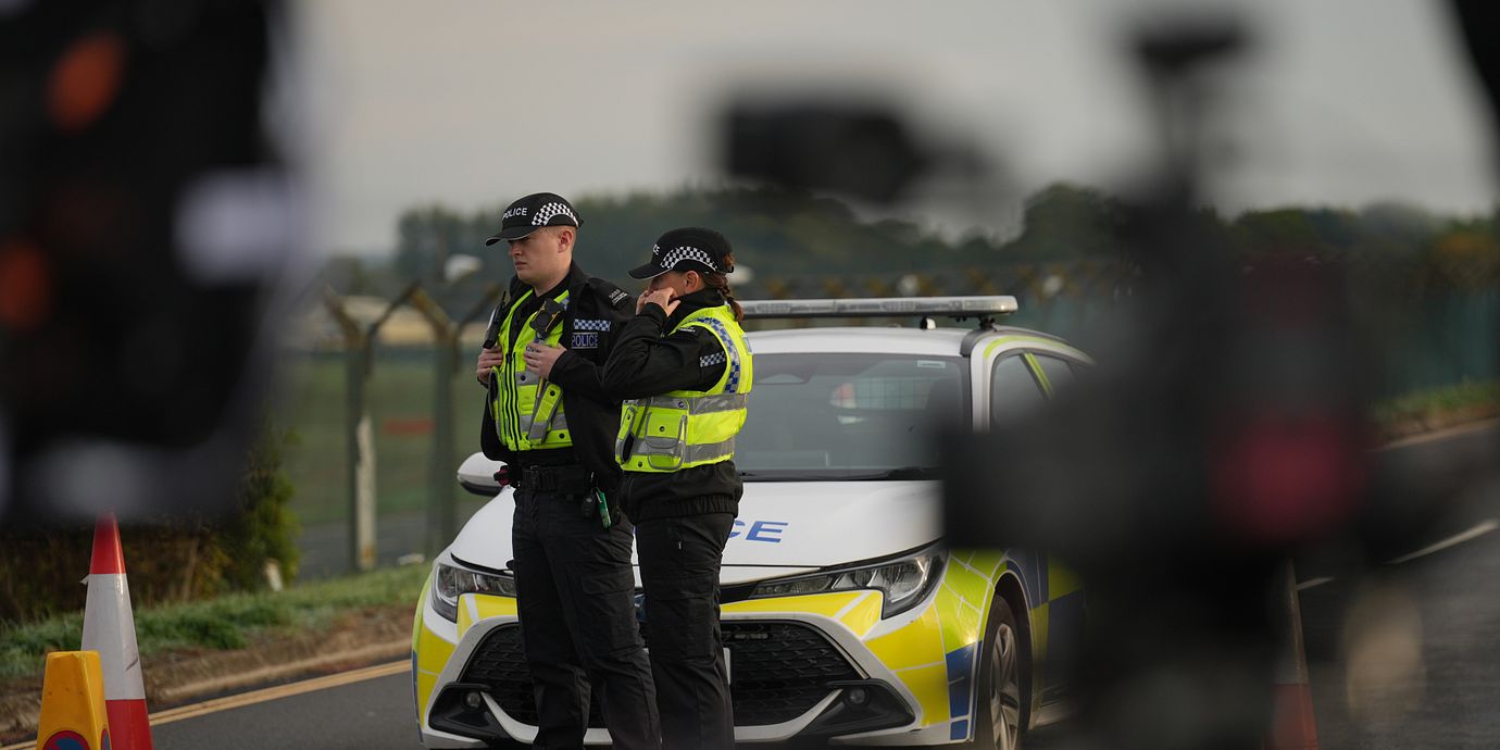 Polis på plats vid RAF Fairford.