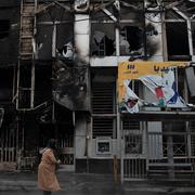 Nedbrunna hus i Iran efter de senaste dagarnas våldsamma protester.