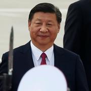 Kinas president Xi Jinping anlände till APEC-mötet i Vietnam på fredagen. 