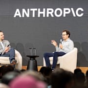 Anthropics vd Dario Amodei (höger) och produktchef Mike Krieger vid bolagets utvecklarkonferens i San Francisco i maj 2025.