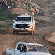 Hamasmedlemmar och personal från Röda korset söker efter döda gisslan i Gaza den 7 januari. 