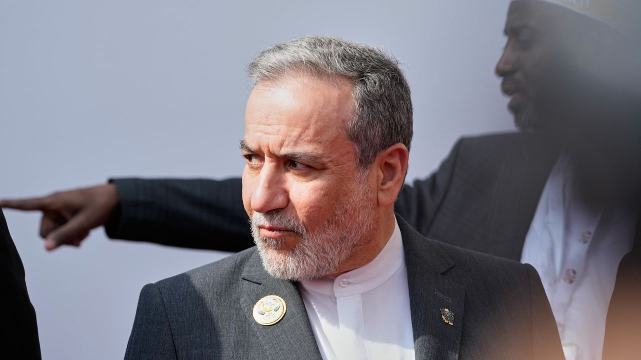 Brent Crude Slips to $114 as Qatari Mediators Meet Iranian Officials in Tehran