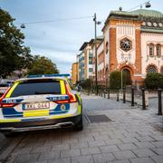 Polisen bevakar synagoga i centrala Malmö.