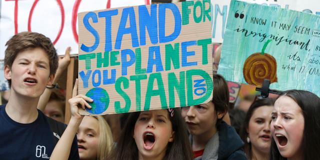 Unga klimatdemonstranter i London.  Kirsty Wigglesworth / TT NYHETSBYRÅN