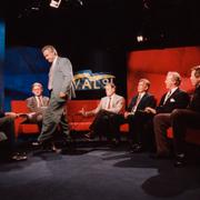 Bengt Westerberg lämnar SVT:s valvaka 1991 efter att Ny demokrati kommit in i studion.