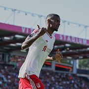 Alexander Isak firar målet.