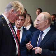 Peskov i samtal med president Vladimir Putin tidigare i september.