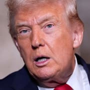 Donald Trump uttalar sig på Truth Social efter att en kvinna skjutits ihjäl av ICE i Minneapolis. 