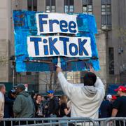 Demonstration mot Tiktok-föbud. 