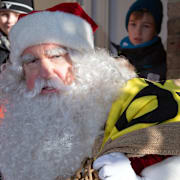 En man utklädd till tomte i Tyskland. Arkivbild.