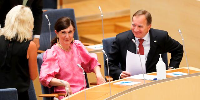 Märta Stenevi (MP) och Stefan Löfven (S) i riksdagen. Christine Olsson/TT / TT NYHETSBYRÅN