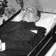 Jan Masaryk på lit de parade 1948.