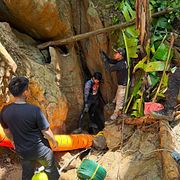 Pressbild från räddningsteamet Metta Tham Rescue Kalasin under insatsen i Laos, 25 maj 2026. 