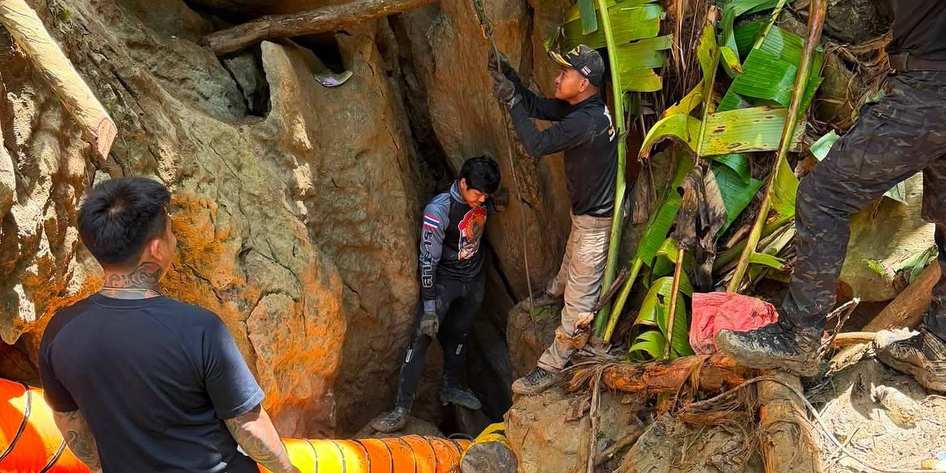 Pressbild från räddningsteamet Metta Tham Rescue Kalasin under insatsen i Laos, 25 maj 2026. 