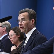 
Statsminister Ulf Kristersson (M), utrikesminister Maria Malmer Stenergard (M), försvarsminister Pål Jonson (M) (th) och justitieminister Gunnar Strömmer (M) (tv) under pressträffen.