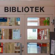 Ett bibliotek i Hallonbergen i Stockholm. 
