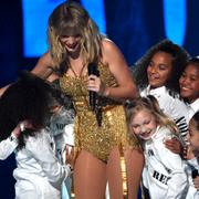 Taylor Swift på American Music Awards.