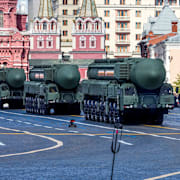 Avfyrningsramper för ryska interkontinentala ballistiska robotar under Segerdagen i Moskva.