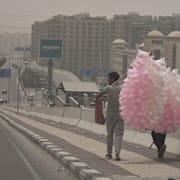 Trion greps i Egyptens huvudstad Kairo. 