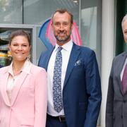 Arkivbild från 2023: Kronprinsessan Victoria, prins Daniel, Johan Trouvé, VD för Västsvenska Handelskammaren och Sten Tolgfors, landshövding i Västra Götaland ankommer till Västsvenska Handelskammaren under sitt besök i Göteborgsområdet. 