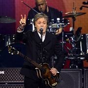 Paul McCartney under spelning förra året.
