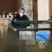Polis på plats på Planteringen i Helsingborg på tisdagsmorgonen efter en skottlossning. 