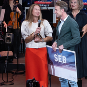 Lenka Prokopec Karlberg och Kristofer Eklundh vann The Next Awards i kategorin ”Community” för sitt engagemang att jämställa arbetsmarknaden genom sitt företag Mitt Liv. 