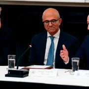 President Donald Trump, Microsofts vd Satya Nadella och Amazons vd Jeff Bezos.