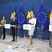 Simona Mohamsson (L), Ulf Kristersson (M), Ebba Busch (KD) och  Jimmie Åkesson (SD) på pressträffen.