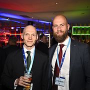 Niklas Wykman (M) och Carl-Oskar Bohlin (M) under Moderaternas valvaka på Clarion Sign.
