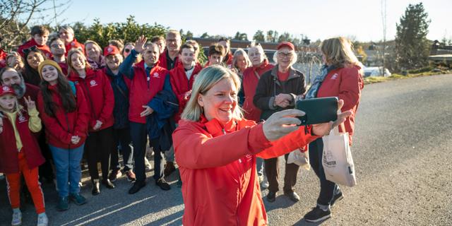 Magdalena Andersson kampanjar i Nacka tillsammans med partikamrater. Anders Wiklund/ TT