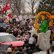 I Minneapolis pågår nya protester mot ICE under lördagen. 