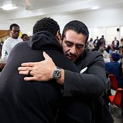 Demokraten Abdul El-Sayed träffar väljare i Detroit. Bild från 14 oktober.