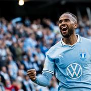 Malmö FF:s Isaac Kiese Thelin jublar efter 2-0 under fotbollsmatchen i allsvenskan mellan Malmö FF och Mjällby.