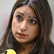Vänsterpartiets partiledare Nooshi Dadgostar (V) i Vänsterpartiets riksdagskansli.